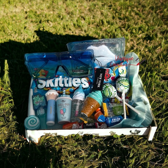 Huge Summer Fun Lip Gloss Candy Box Bundle and sunglasses - Picture 3 of 5